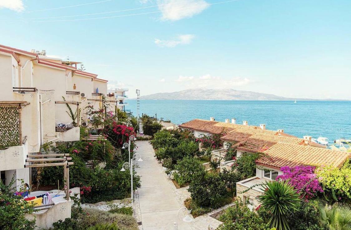 Villa 23 On The Bay Sarandë Exteriör bild